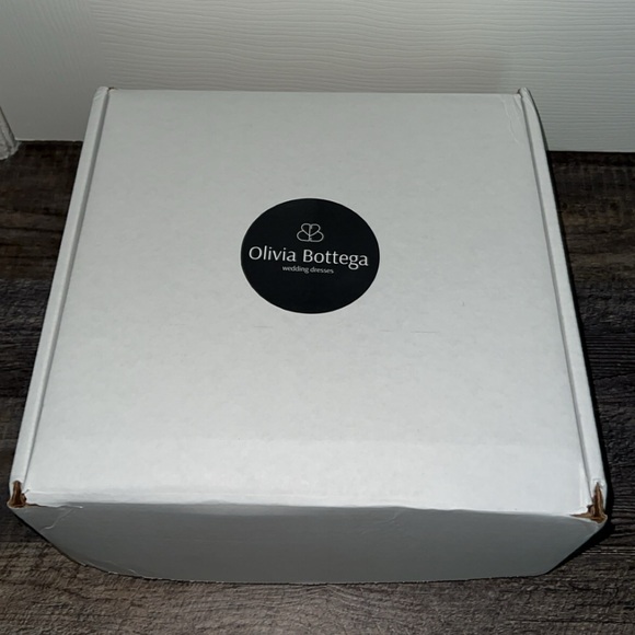 Light ivory / OB 8/US 4 size. New with box. - Picture 3 of 6